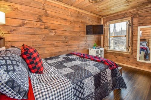 Bear Sightings! 8 mins to downtown Gatlinburg, Kids Cave, Theatre, Treehouse! in Gatlinburg, USA