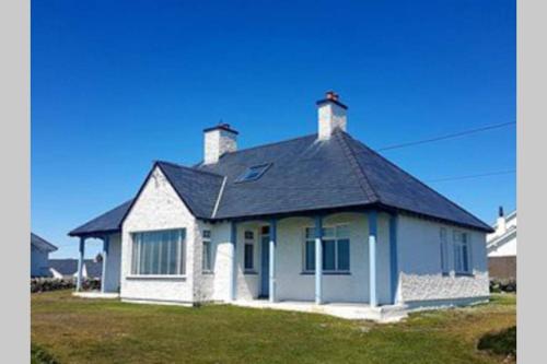 THE CREST- 4 BED SEA VIEW PROPERTY -TREARDDUR BAY