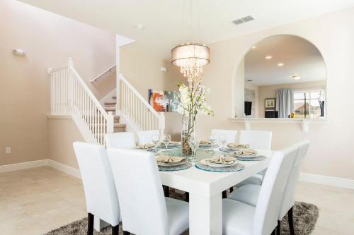 5144 Oakbourne Avenue home - image 2