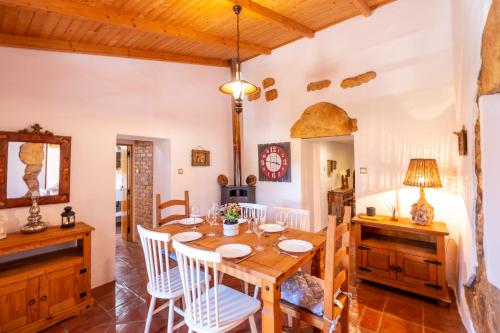 Villa Monte Algarvio - Private Heated Pool - wifi in Tunes