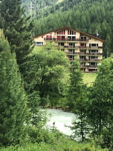 Ruhige Maisonette Dachwohnung mit Blick ins Grune