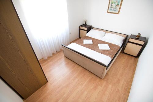 3 bedrooms, 6 beds
