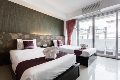 Superior Twin Room image 5