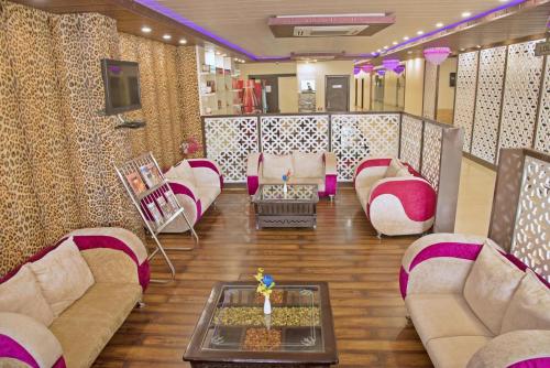 Lobby, Spring Sky Mughalsarai by ShriGo Hotels in Mughalsarai