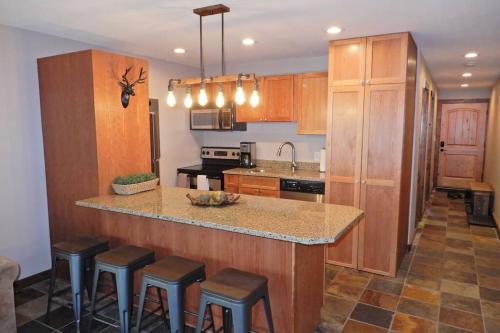 #211 1br Condo across from Park City Resort - image 9