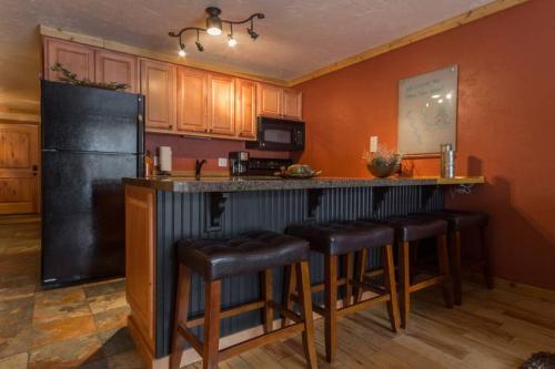 #212 1br Condo Across from PC Resort - image 4