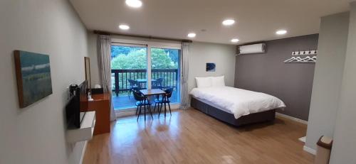 Balcony/terrace, Hotel Jirisan Sunlight in Gurye-gun