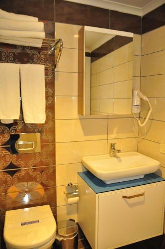 Aura Hotel - image 10