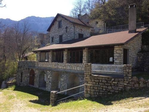 Chalet dans village in Corps