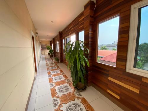 Exterior view, Phunumfha Hotel in Chum Phae