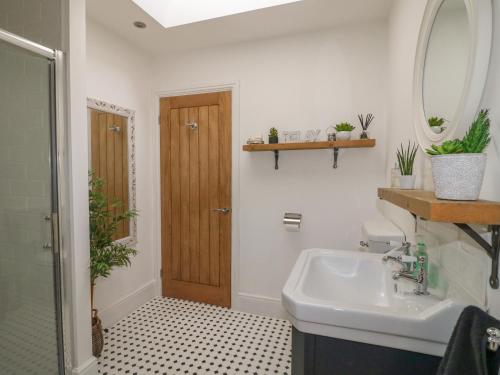 Highfield cottage - image 14