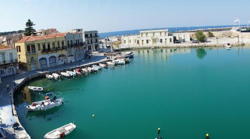 Faros Rooms & Suites - main image