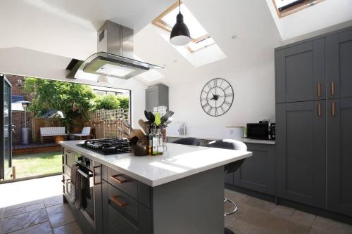Modern, Chic 2BR Townhouse in Central Oxford, Oxford
