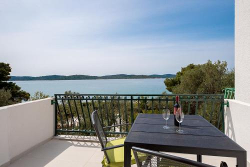 Apartment with Sea View and Balcony