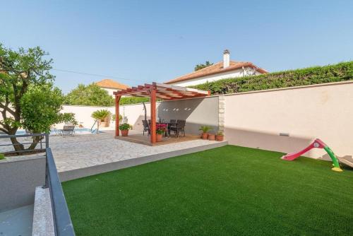 Apartment Villa Odesa with private pool - image 8