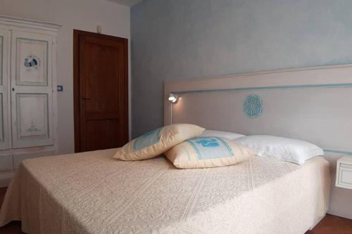  Bella casa con giardino a 10 minuti dal mare in Aglientu