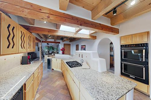 New Listing! Luces de la Ciudad: Home w/ Hot Tub home - image 4
