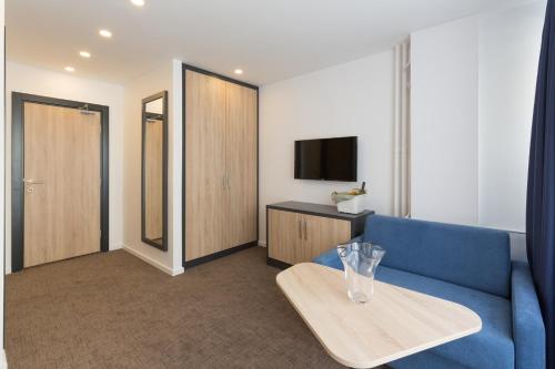 Premium Crown Suites - image 2