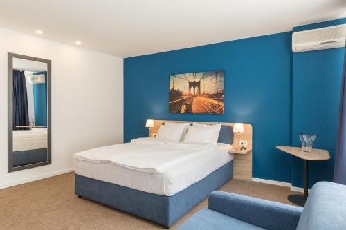 Premium Crown Suites - image 5