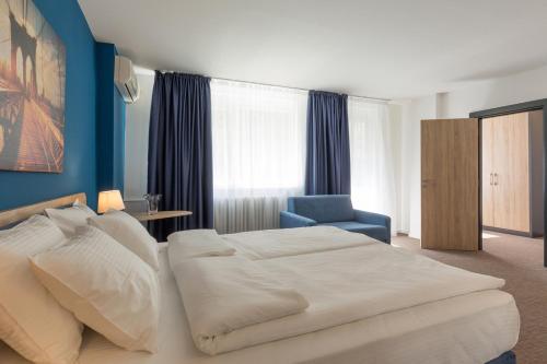 Two-Bedroom Suite image 10