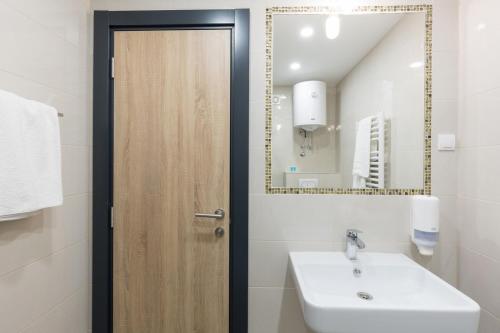 Premium Crown Suites - image 11