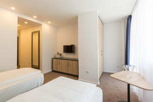 Premium Crown Suites - image 14