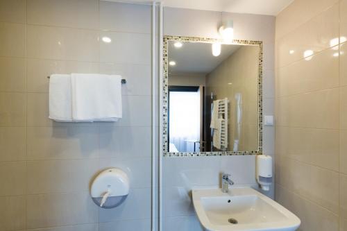 Premium Crown Suites - image 3