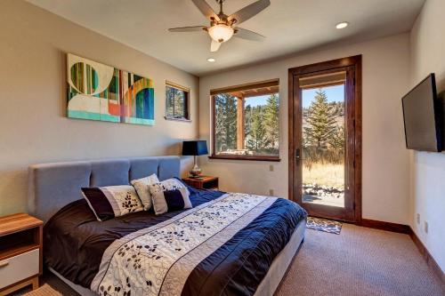Stunning Mountain Home! Downtown! - image 4