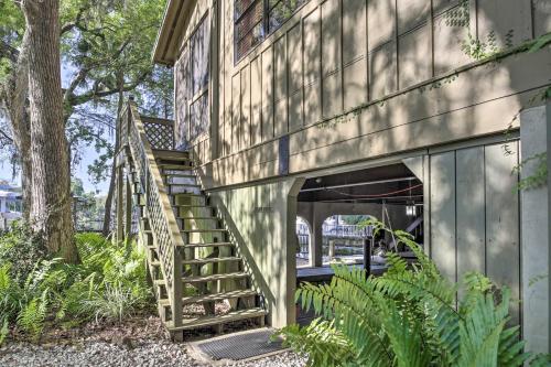 Waterfront Astor Studio Cabin with Private Boat Dock - image 3