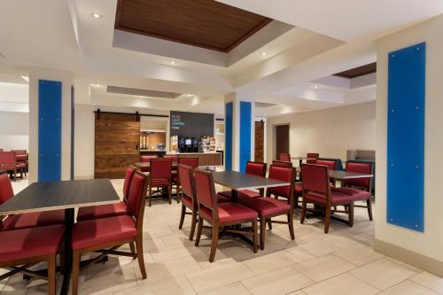 Holiday Inn Express Hotel & Suites Durant by IHG in Durant, USA
