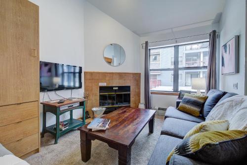 Ski-in Downtown Breckenridge Condo with Amenities! - image 7