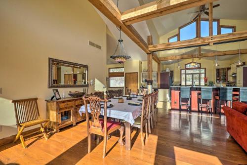Country Villa on Kalamalka Lake with Pool! in Oyama, Canada