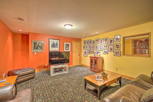 Country Villa on Kalamalka Lake with Pool! in Oyama, Canada