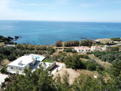 المنظر الخارجي, Paradise Blue Villa in Pomos