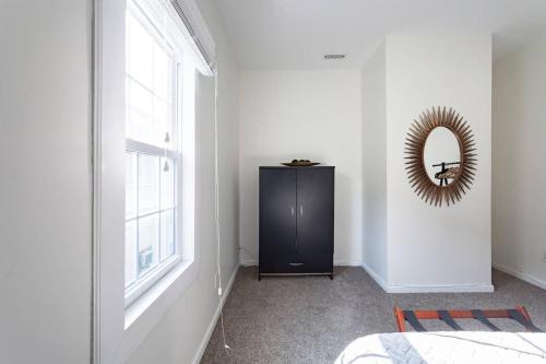 Soak up the Light at a Chic Duplex 6 Blocks From King Street
