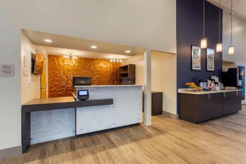 Days Inn & Suites by Wyndham Bowling Green - image 6
