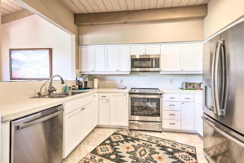 Southwestern Oasis with Pool Access - 3 Mi to Trails! - image 5