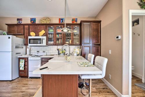 Modern Sun City Studio Near Deer Valley Golf - image 3