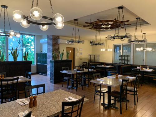 Restoran, West Plaza Hotel at Lebuu Street in Koror Island