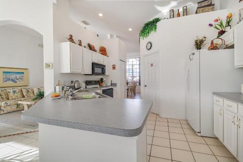 Grand Deluxe 4BD Pool Home near Disney & Universal - main image