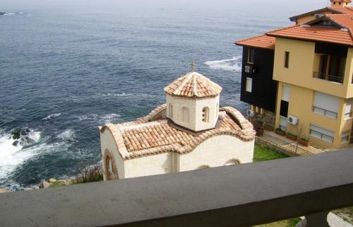Tzonevi Guest House photo