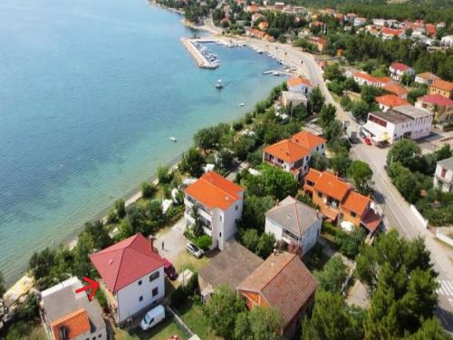  Apartments SIDRO on the beachfront, Pension in Starigrad-Paklenica