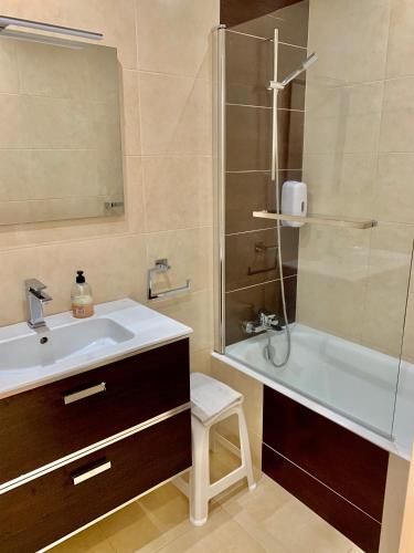 Skol Apartments Marbella - image 6