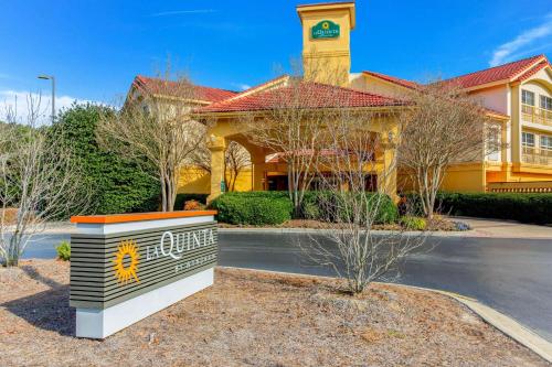 La Quinta by Wyndham Raleigh Durham Intl AP - Hotel - Morrisville