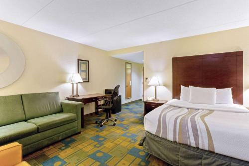 La Quinta by Wyndham Boston Somerville in Somerville, USA