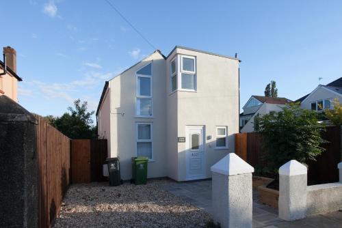 Superb Detached Coach House In Peaceful Location!, Cardiff, South Wales