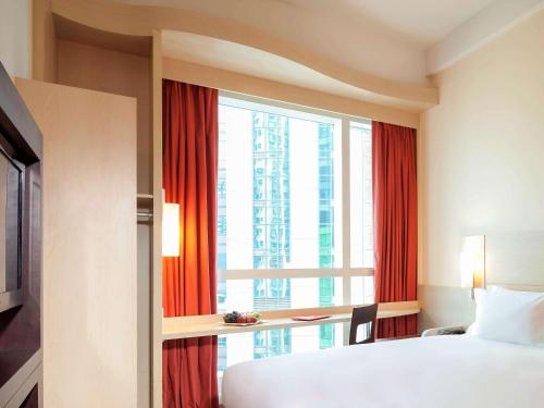Hotel ibis Hong Kong Central and Sheung Wan