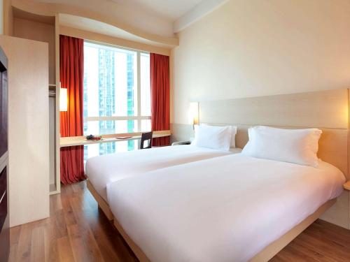 Hotel ibis Hong Kong Central and Sheung Wan