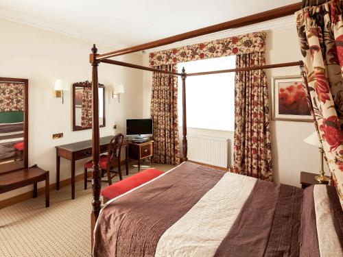 Mercure York Fairfield Manor Hotel