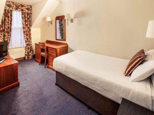 Mercure York Fairfield Manor Hotel